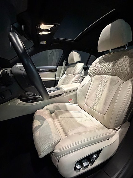 BMW 750i 15 of 22