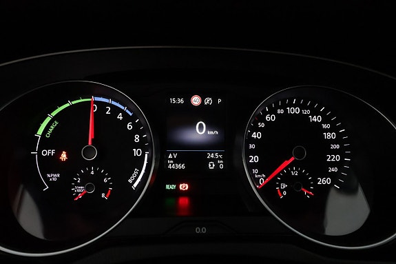Volkswagen Passat 16 of 27