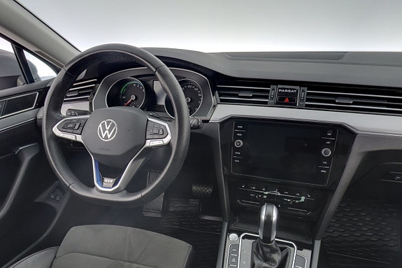 Volkswagen Passat 15 of 27
