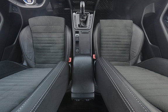 Volkswagen Passat 14 of 27