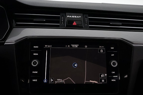 Volkswagen Passat 19 of 27