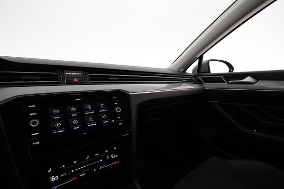 Volkswagen Passat 23 of 27