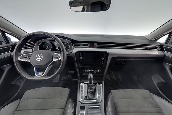 Volkswagen Passat 13 of 27