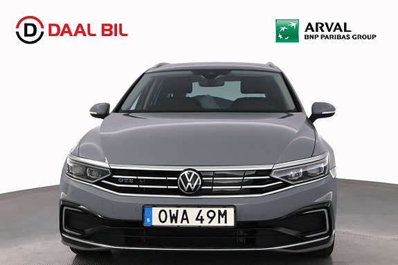 Volkswagen Passat 2 of 27