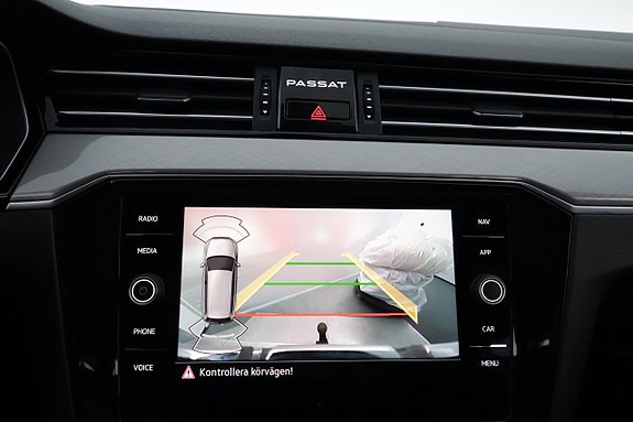 Volkswagen Passat 18 of 27