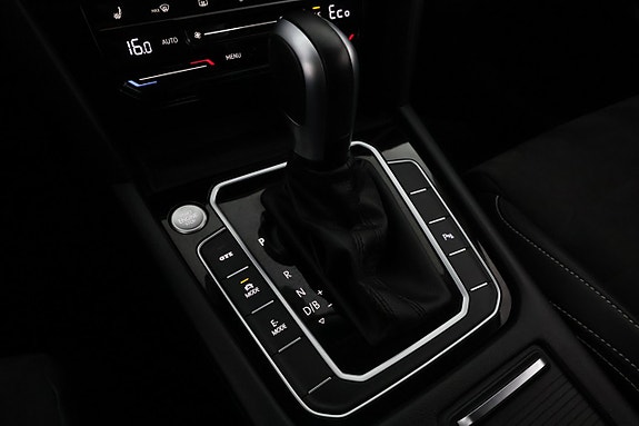 Volkswagen Passat 24 of 27