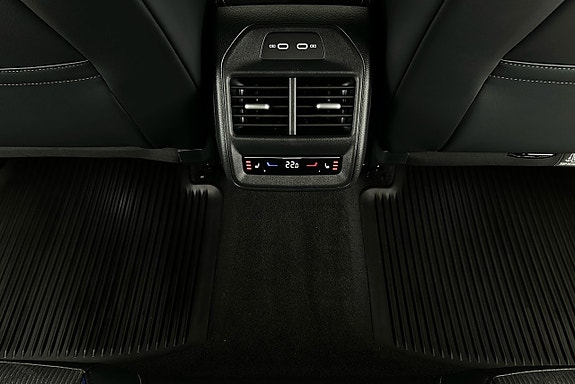 Volkswagen Passat 22 of 30