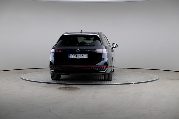 Volkswagen Passat 5 of 30