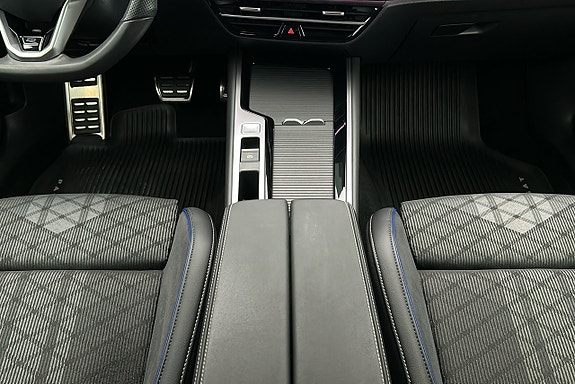 Volkswagen Passat 9 of 30