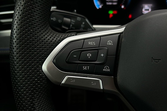 Volkswagen Passat 26 of 30
