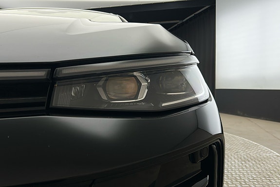 Volkswagen Passat 11 of 30