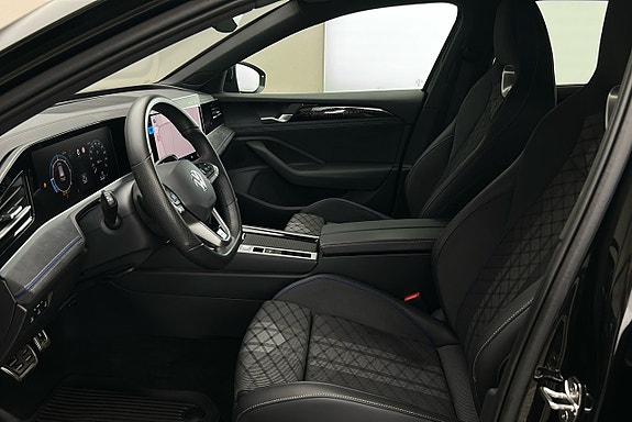 Volkswagen Passat 10 of 30