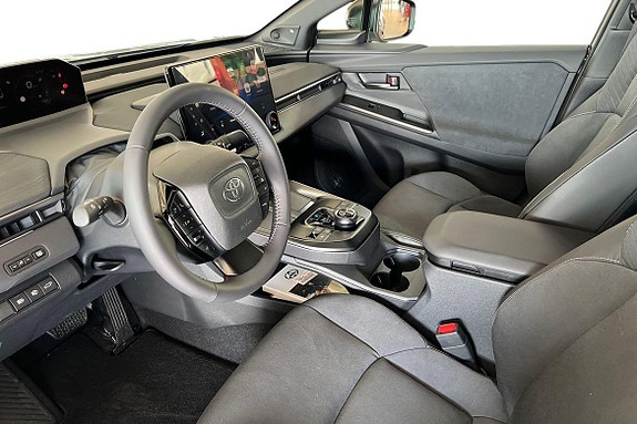 Toyota C-HR 12 of 21