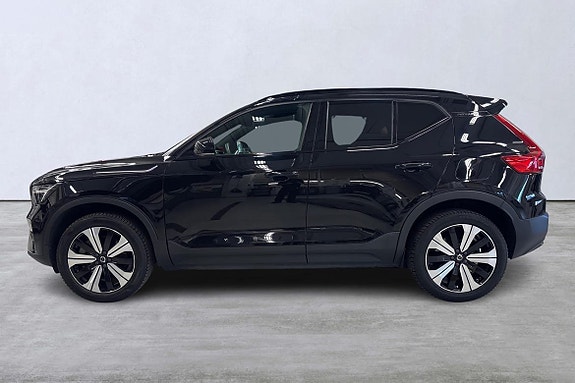Volvo XC40 2 of 5