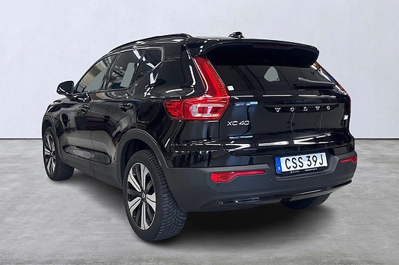 Volvo XC40 4 of 5