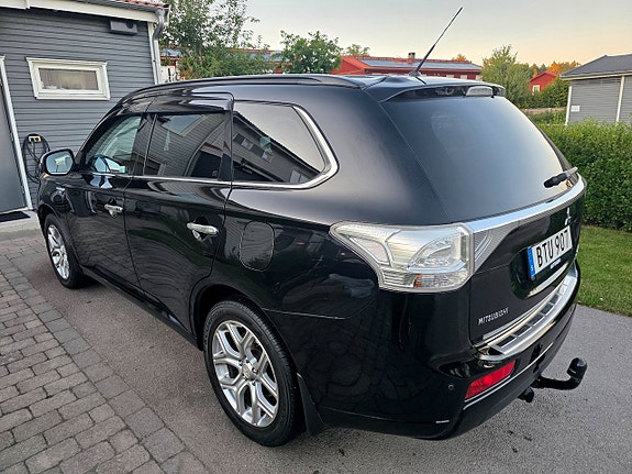 Mitsubishi Outlander 3 of 5