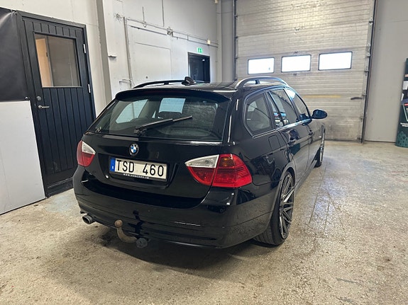 BMW 318d 4 of 5