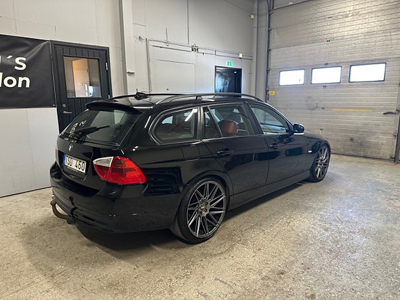 BMW 318d 3 of 5
