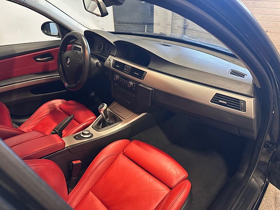 BMW 318d 16 of 19