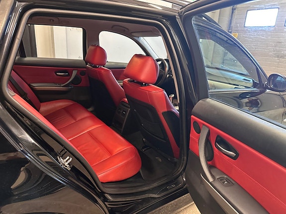 BMW 318d 13 of 19