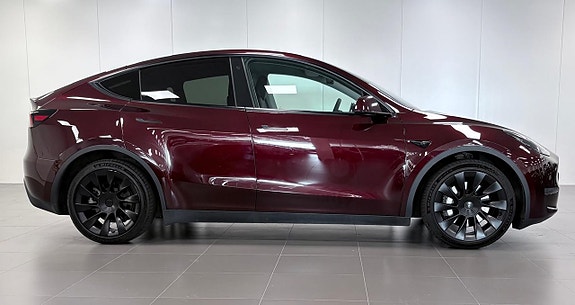 Tesla Model Y 5 of 16