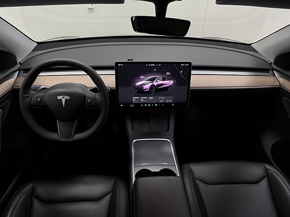 Tesla Model Y 13 of 16