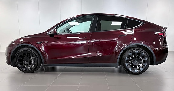 Tesla Model Y 6 of 16