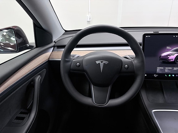 Tesla Model Y 14 of 16
