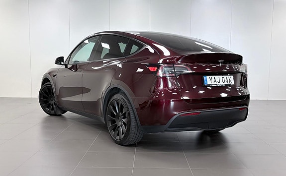 Tesla Model Y 7 of 16