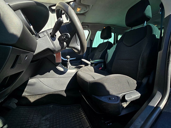 Peugeot 308 SW 4 of 5