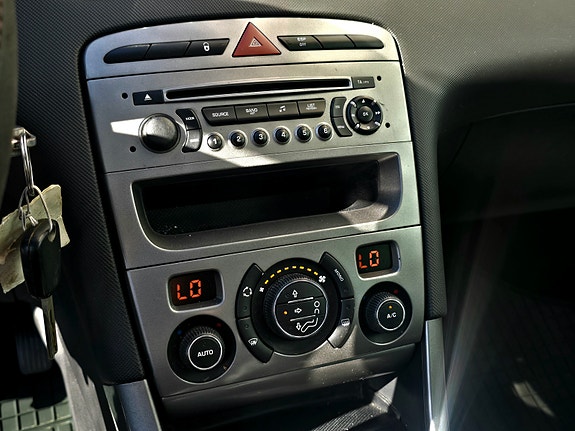 Peugeot 308 SW 13 of 17