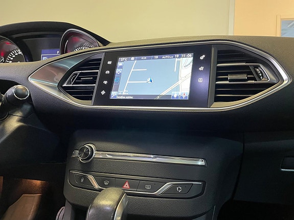 Peugeot 308 SW 14 of 18