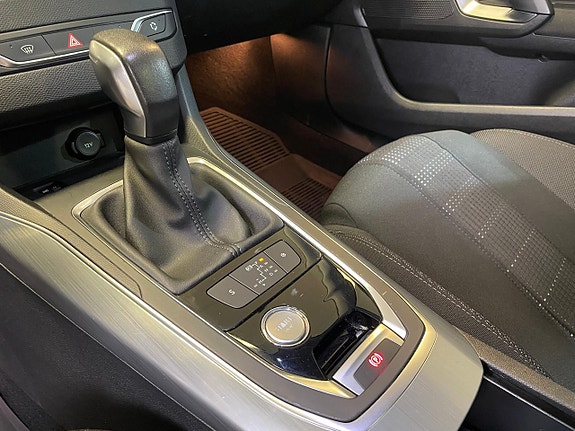 Peugeot 308 SW 15 of 18