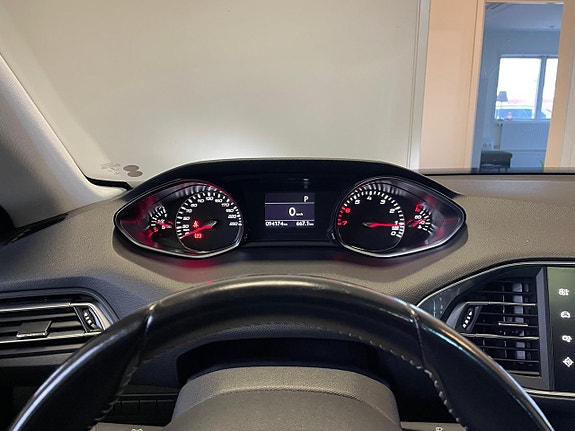 Peugeot 308 SW 9 of 18