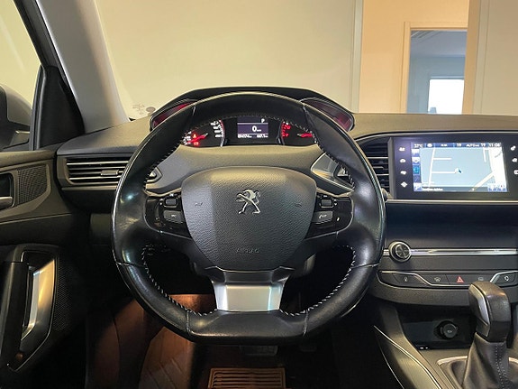 Peugeot 308 SW 8 of 18
