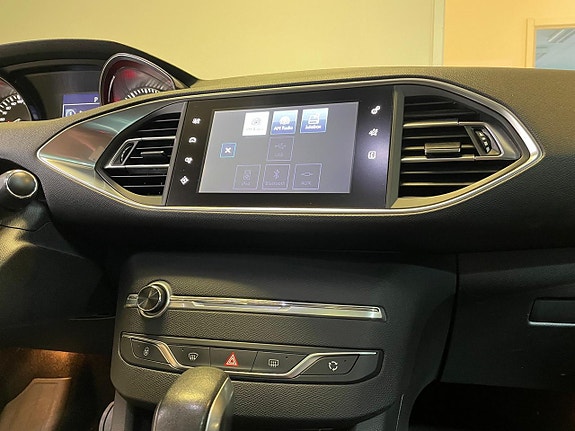 Peugeot 308 SW 13 of 18