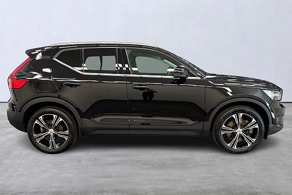 Volvo XC40 3 of 5