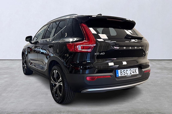 Volvo XC40 4 of 5