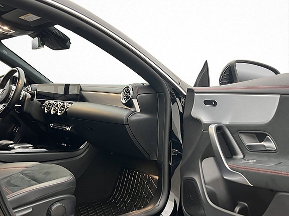 Mercedes-Benz CLA200 29 of 30