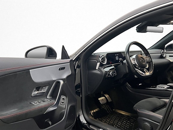 Mercedes-Benz CLA200 11 of 30