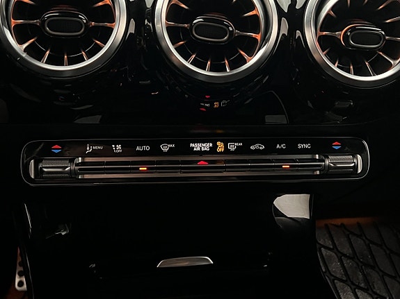 Mercedes-Benz CLA200 27 of 30