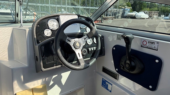 Uttern D55 med mercruiser 3.0 -2007 3 of 7