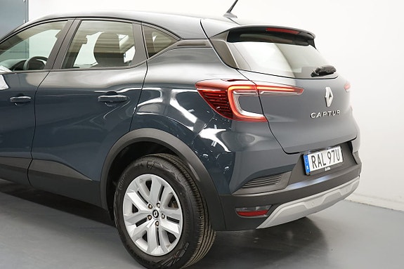 Renault Captur 3 of 5
