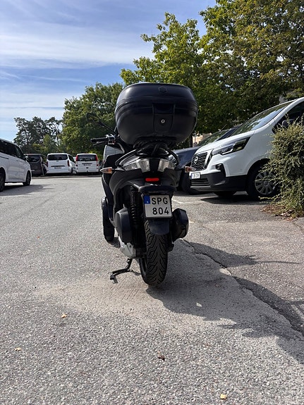 Piaggio MP3 300 3 of 4