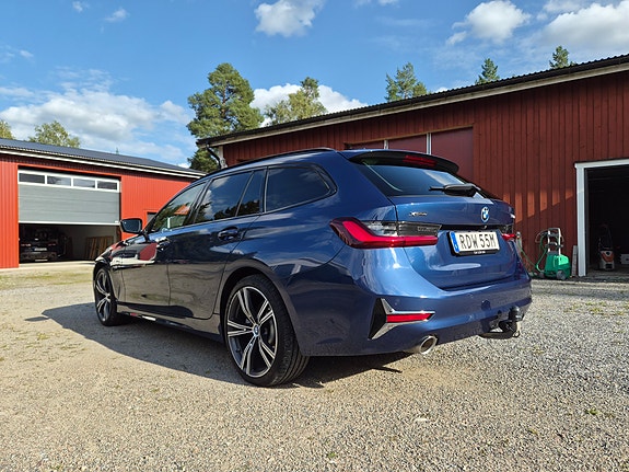 BMW 330e 3 of 5