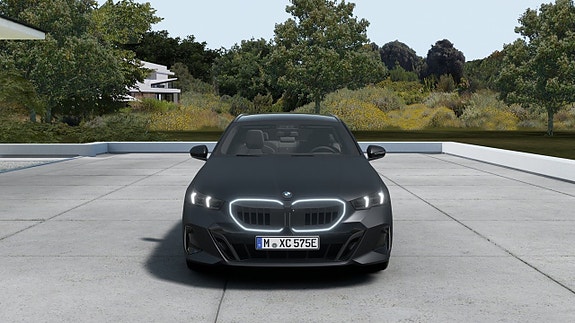 BMW 530e 3 of 5