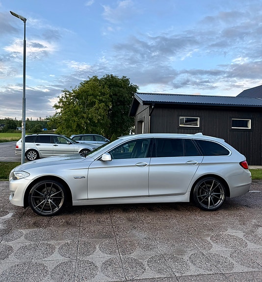 BMW 520d 3 of 4