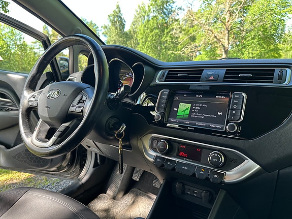 Kia Rio 4 of 7