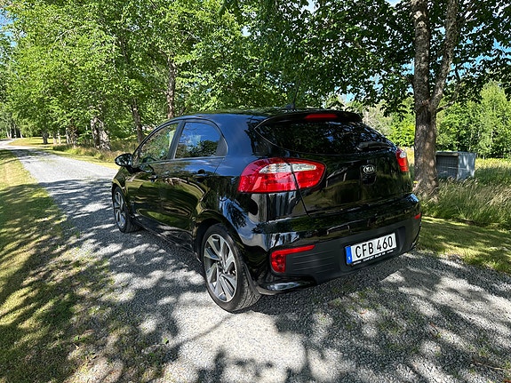 Kia Rio 2 of 7