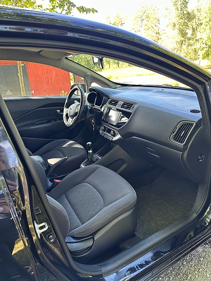 Kia Rio 5 of 7